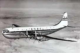 Le Boeing 377 Stratocruiser (à cabine pressurisée), mis en service en 1949.