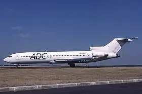 Un Boeing 727 d'ADC Airlines, similaire à celui impliqué dans l'accident.