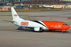 Boeing 737-4M0(SF) de TNT (OE-IAQ)