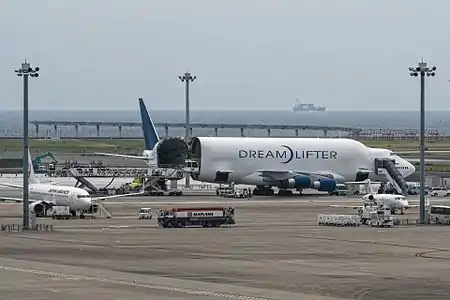 Un Dreamlifter fuselage ouvert.