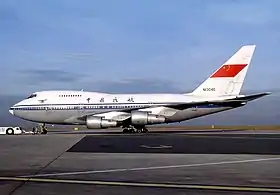 Un Boeing 747SP de l'Administration de l'aviation civile de Chine, compagnie mère de Air China, photographié en 1985 à l'aéroport de Paris-Charles-de-Gaulle.