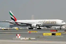 A6-EMW, le Boeing 777 d'Emirates impliqué dans l'accident, ici à l'aéroport international de Dubaï en novembre 2009.