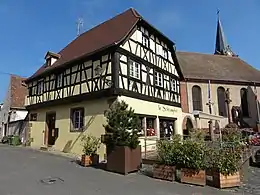 Ancienne école (XVIIe siècle), actuellement maison, 1 rue du Rempart