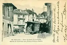 Carte postale ancienne montrant une rame du tramway pour de Gex pour Ferney-Voltaire à Gex vers 1911