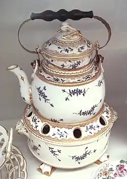 Bouilloire en porcelaine dure, 1780.