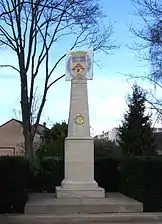 Le monument aux morts près du quartier de la Croix Blanche.