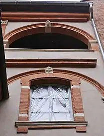 Fenêtres de l'hôtel Bolé (cour)