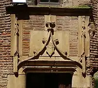 Décor gothique de la porte