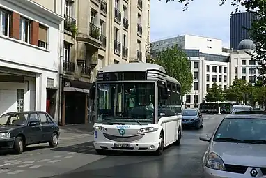 Bolloré Bluebus 6 m sur la navette entre le ministère de la Santé et Montparnasse 2.