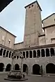 Le campanile vu du cloître.