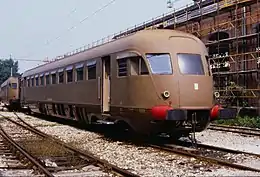 Description de l'image Bologna Centrale - deposito locomotive - automotrice ALn 880.2040 - 03-09-1984.jpg.