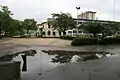 Vue d'ensemble du parking présidentiel de Bonanjo au Cameroun