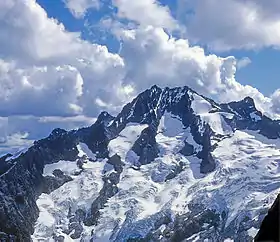 Vue de la face nord du pic Bonanza depuis le mont Lyall.