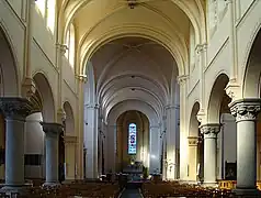 La nef de l'église Saint-Vaast.