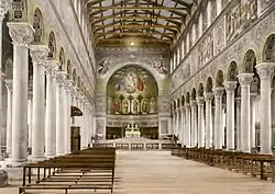 Intérieur de l’Abbaye Saint-Boniface de Munich (Allemagne).