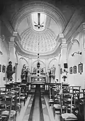 Photo noir et blanc de la chapelle de l'infirmerie, dernier bâtiment construit avant la suppression de l'abbaye, en 1791.
