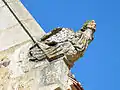 Sculpture d'ange sur l'église Notre-Dame d'Aulaines.