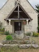 Le porche de la chapelle du Berval