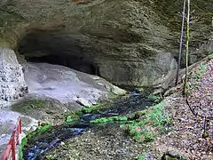 La grotte de la source de Plaisir-Fontaine.