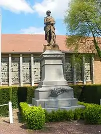 Le monument aux morts.