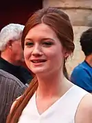 Bonnie Wright interprète Ginny Weasley.