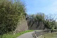 Bord intérieur du bastion de la citadelle de Mézières Vauban vu de la voie verte