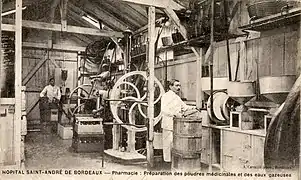 Préparation des poudres médicinales et des eaux gazeuses (c. 1910).