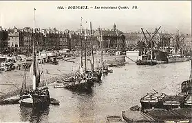 Les cales pavées du quai Richelieu, vers 1900-1920.