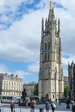 La tour Pey-Berland à côté de la cathédrale.