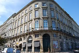 Balcon filant le long de l'îlot Louis à Bordeaux.