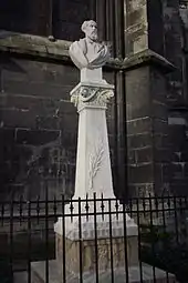 Buste de Léo Drouyn« Monument à Léo Drouyn à Bordeaux », sur À nos grands hommes,« Monument à Léo Drouyn à Bordeaux », sur e-monumen