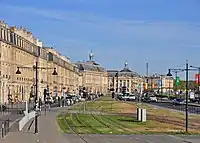 Quai Richelieu, quai de la Douane et place de la Bourse : partie centrale du port de la lune.