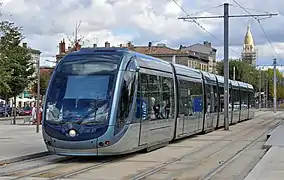 Rame de la ligne A quittant la Place de Stalingrad en direction de Mérignac-Centre.