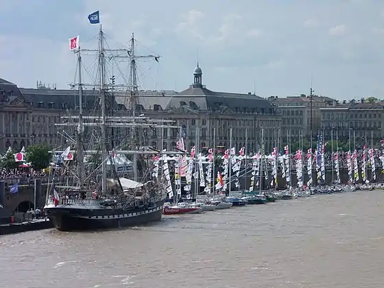 Quais de Bordeaux pendant la fête du fleuve