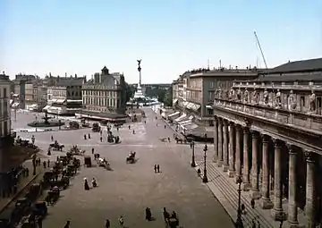 Place de la comédie et cours du XXX juillet.