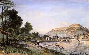 Tableau d'une rivière longée par une promenade à l'approche d'une ville et traversée par un pont, avec une montage en arrière-plan.