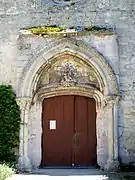 Le portail de l'église Saint-Martin, de la période de transition entre le roman et le gothique.
