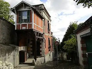 Maison située sur le chemin de Puyraton.