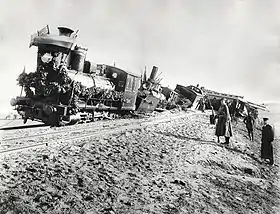 Photographie de l'accident, montrant l'épave du train de la famille impériale.