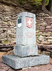 Borne frontière et routière entre les cantons de Berne et de Fribourg sur le versant ouest du col du Jaun (Bulle à 26 km).