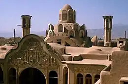 La maison des Boroudjerdi de Kashan, daté de 1857, est un des chefs-d'œuvre de cette période.