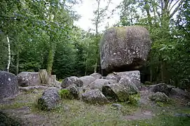 La pierre branlante de Boscartus (Cieux, Haute-Vienne).