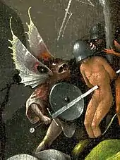 Un être monstrueux portant des ailes à la place des oreilles transperce d'un coup d'épée un personnage aux mains attachées dans le dos et aveuglé par le casque en métal qu'il porte devant les yeux