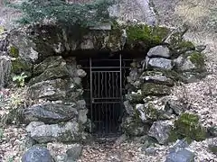 La grotte de la Fontaine de l'ours.