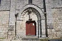 Le porche de l'église.