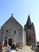 Vue de la nef en pierre calcaire.