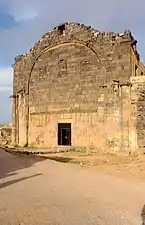 Entrée murée de la basilique de Bahîra.