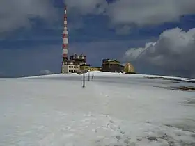 Vue du sommet du pic Botev en hiver.