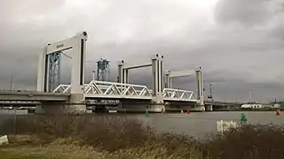 Un nouveau pont levant est mis en service en 2015