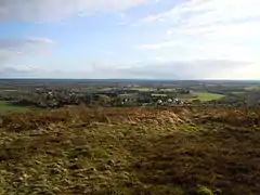 Le bourg de la Trinité-Langonnet au pied de la calotte.